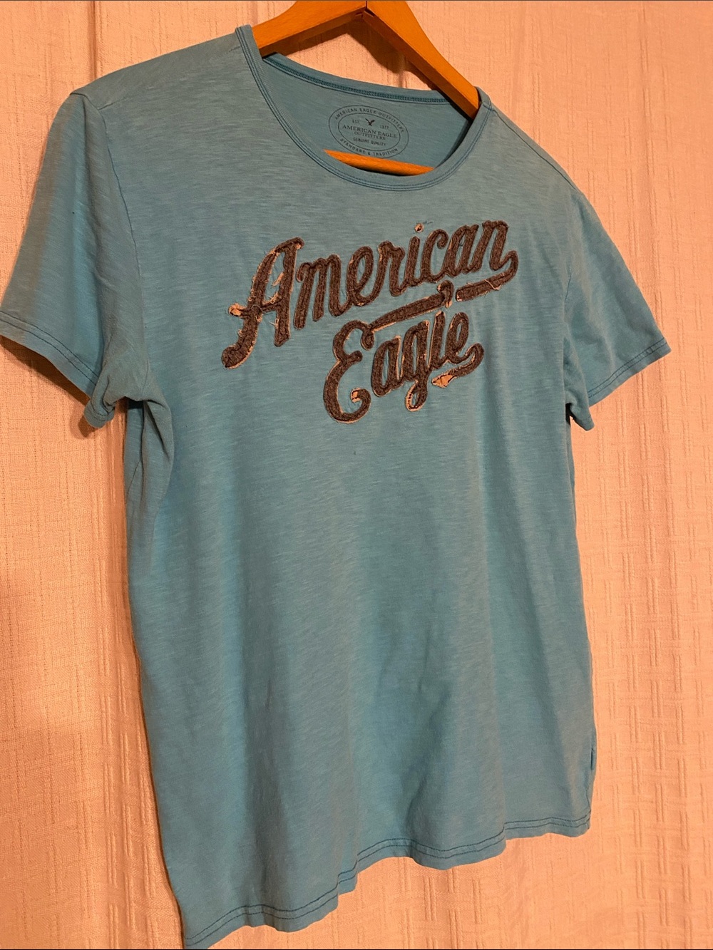 American Eagle Light Blue Graphic Logo Tee men’s size medium